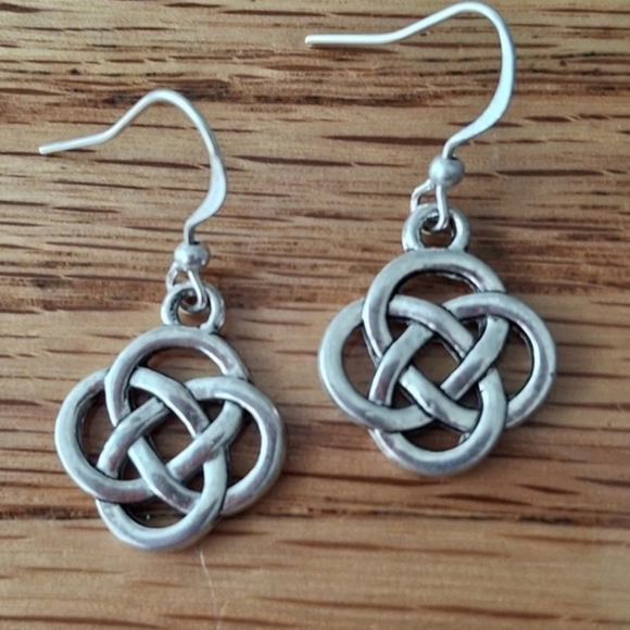 Jewelry - Elegant Silver Knot Earrings